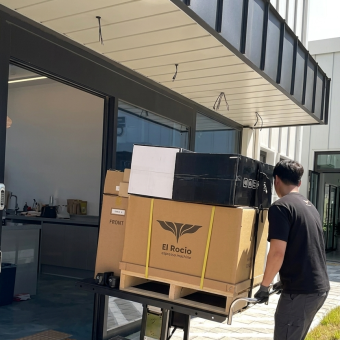Demtruk DELUX 2.0 material handling equipment folded for transport
