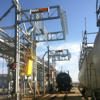 Industrial MaxRack Elevating Cage for truck and railcar access
