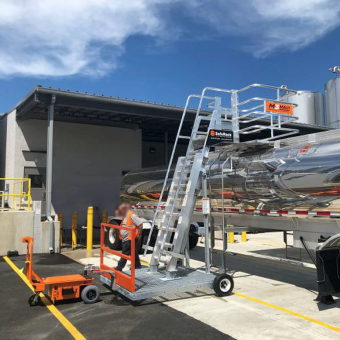Safe Tanker Access with MAUI 10/14 mobile loading platform